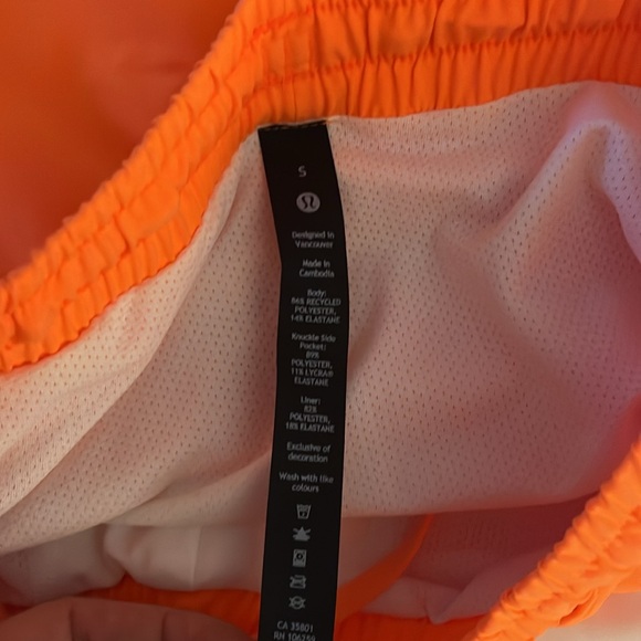 Men’s lulu lemon shorts - Picture 4 of 4